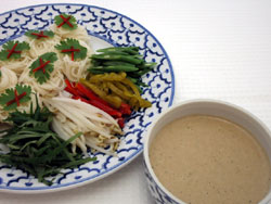 カノムチーン・ナム・ヤー（ナム・ヤー・カレー　そうめん）